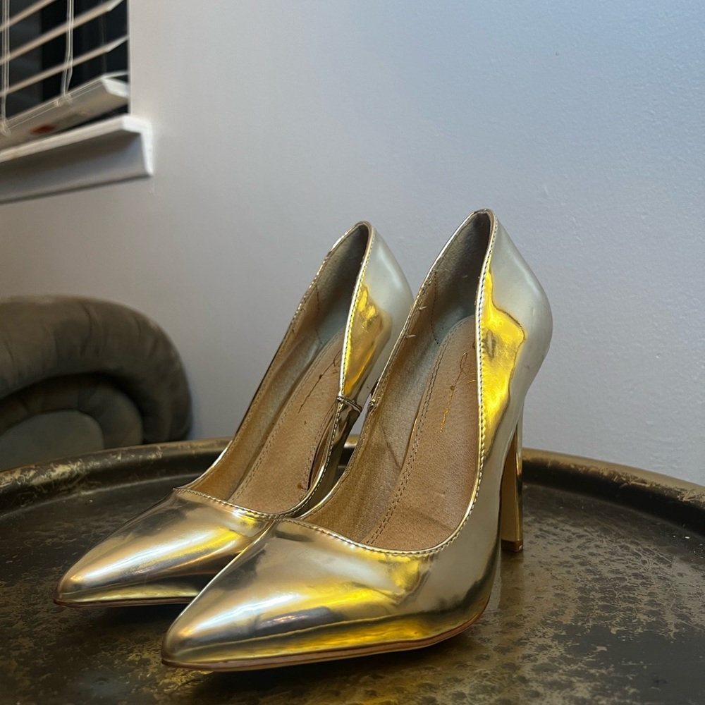 Gold Pumps